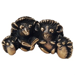 Семья ежей за чтением 21471